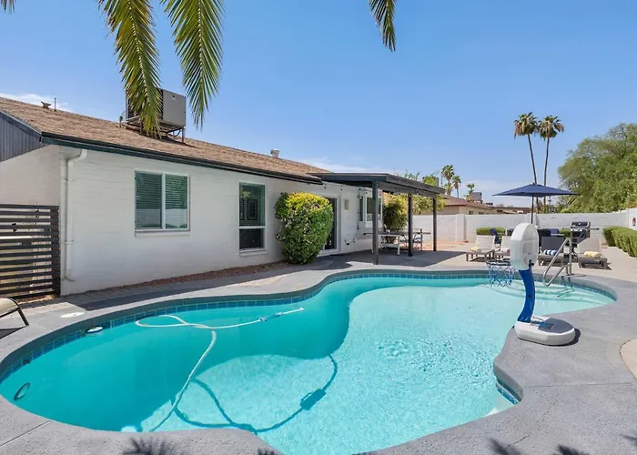 Spring Song - Location Style Pool Firepit Bbq
