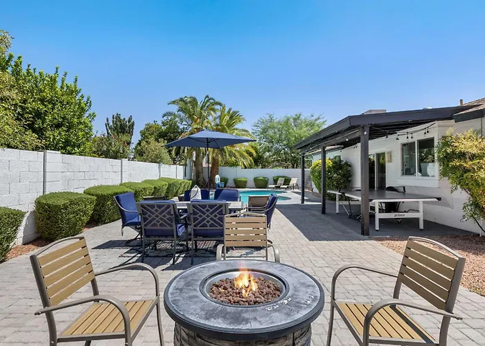 Spring Song - Location Style Pool Firepit Bbq