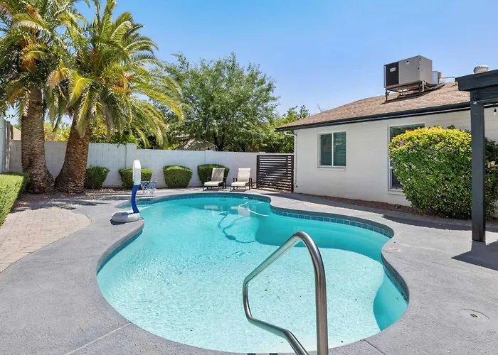 Spring Song - Location Style Pool Firepit Bbq